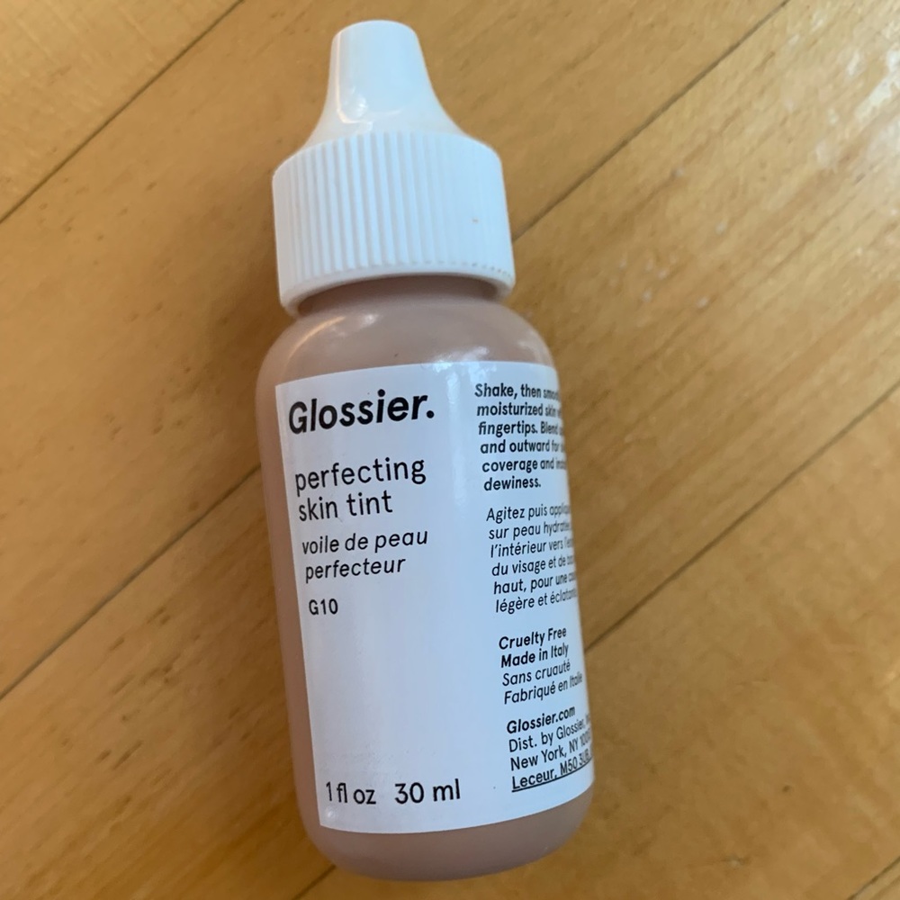 Glossier Perfecting Skin Tint G10